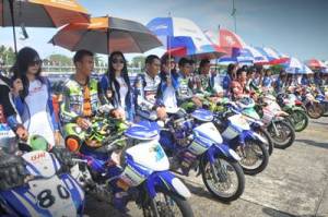 Opening seri 5 Yamaha Cup Race di sirkuit Lanud Tabing Padang Sumatera&nbsp;Barat