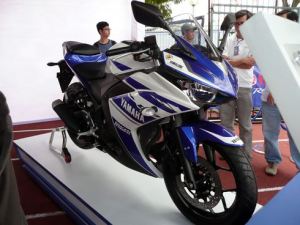 Yamaha-R25-Vietnam-1