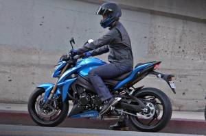 2015-suzuki-gsx-s1000-high-resolution-pics-show-bike-ready-to-roll-photo-gallery_12