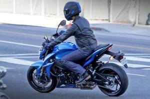 2015-suzuki-gsx-s1000-high-resolution-pics-show-bike-ready-to-roll-photo-gallery_7