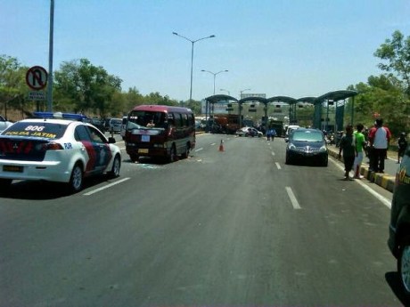 Honda Jazz Ringsek di Suramadu karena Tabrakan Karambol 5