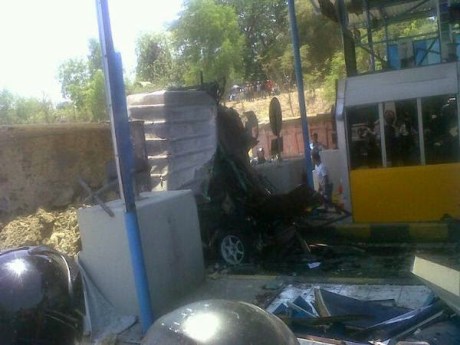 Honda Jazz Ringsek di Suramadu karena Tabrakan Karambol 7