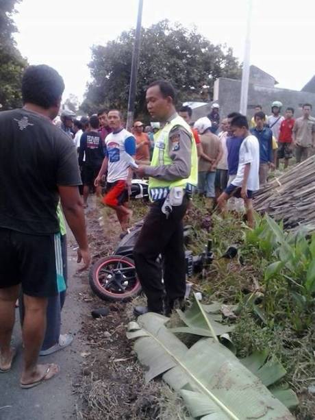 Kecelakaan Yamaha R15 VS Honda Beat Magetan 1