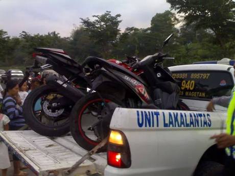 Kecelakaan Yamaha R15 VS Honda Beat Magetan 6