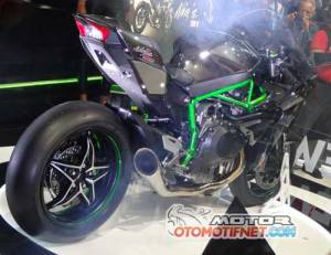 Launching-Kawasaki-Ninja-H2-3