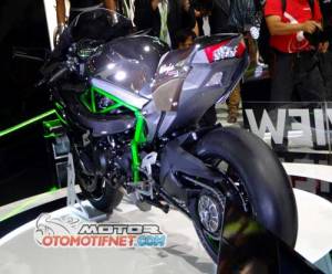 Launching-Kawasaki-Ninja-H2-4