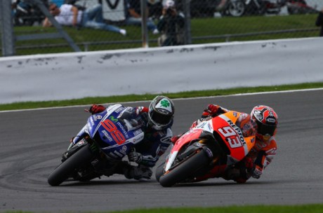 Marc-Marquez-vs-Jorge-Lorenzo-MotoGP-Silverstone-2014