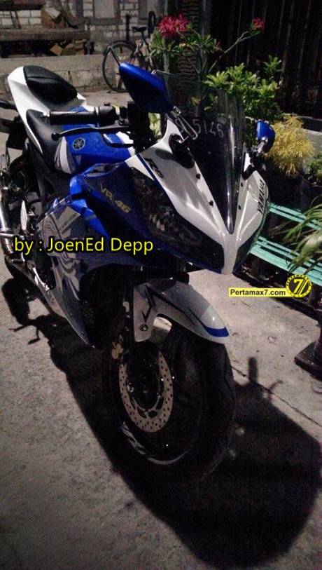 Modifikasi Yamaha R15 main cutting sticker 1