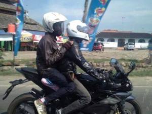posisi duduk boncenger yamaha R15&nbsp;1