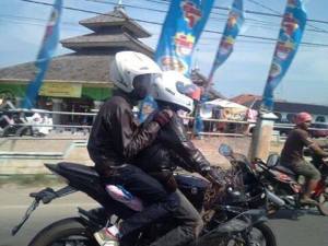posisi duduk boncenger yamaha R15&nbsp;2