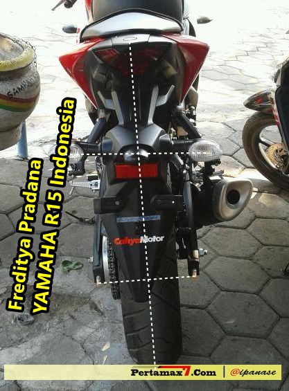 spakbor yamaha R25 miring