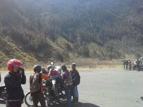 honda CB150R mogok digendong Honda GL pro di Bromo