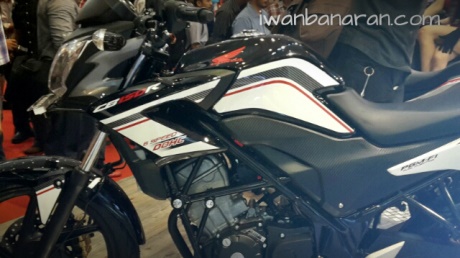 Honda Cb150R striping baru Facelift 2015 1