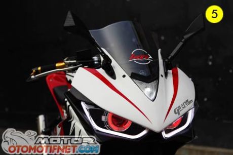 pasang-lampu-proyektor-di-yamaha-Yzf-r254