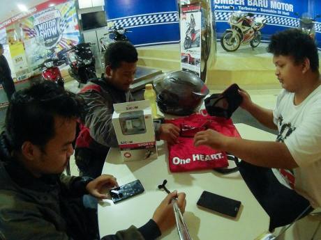 pertamax7.com buka kaos honda di dealer yamaha