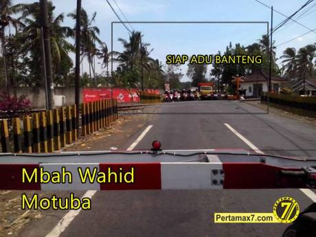 suasana perlintasan kereta api