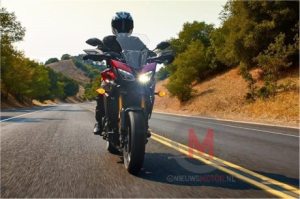 2015-Yamaha-FJ09_action_1