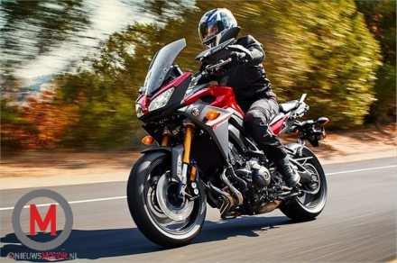 2015-Yamaha-FJ09_action_5 (1)