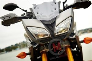 2015-Yamaha-FJ09_static_3