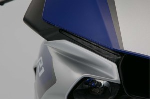 2015-Yamaha-YZF-R1-36