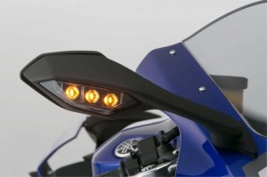 2015-Yamaha-YZF-R1-38