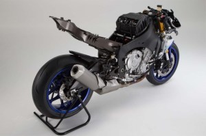 2015-Yamaha-YZF-R1-39