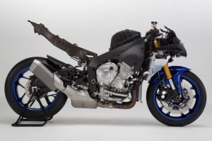 2015-Yamaha-YZF-R1-43