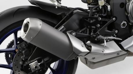 2015-Yamaha-YZF-R1-EU-Race-Blu-Detail-004
