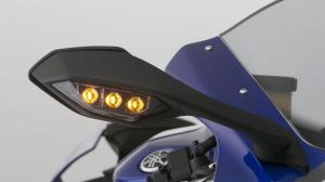 2015-Yamaha-YZF-R1-EU-Race-Blu-Detail-013