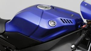 2015-Yamaha-YZF-R1-EU-Race-Blu-Detail-014