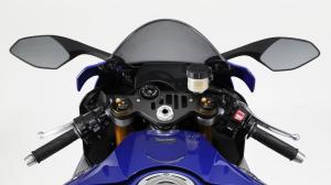 2015-Yamaha-YZF-R1-EU-Race-Blu-Detail-018