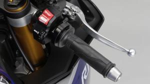 2015-Yamaha-YZF-R1-EU-Race-Blu-Detail-021