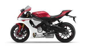 2015-Yamaha-YZF-R1-EU-Racing-Red-Studio-006