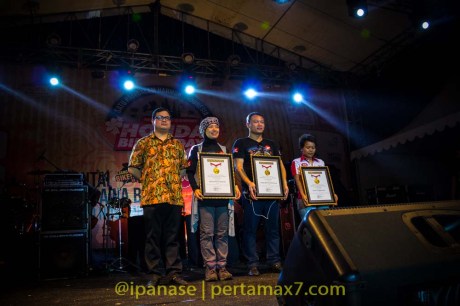 AHM Pecahkan rekor Muri Penari Kecak Dengan Peserta Bikers terbanyak 2014_-6