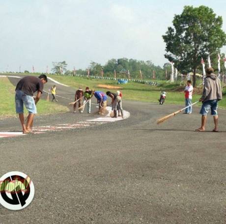 Aspal sirkuit Binuang Rontok