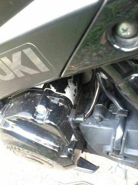 cat mesin suzuki Satria F black predator mengelupas