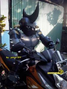 Model Kostum Ironman Made in Jogja naik Motor&nbsp;1
