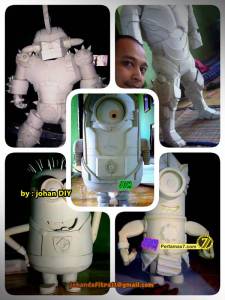 Model Kostum Ironman Made in Jogja naik Motor&nbsp;5