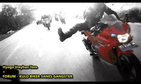 naik cbr angkat kaki kayak kung fu