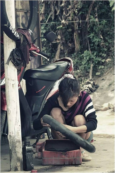 Nanik Cewek Cantik Penambal ban di Malang sudah menikah 1