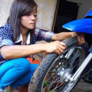 Nanik Cewek Cantik Penambal ban di Malang sudah menikah&nbsp;4