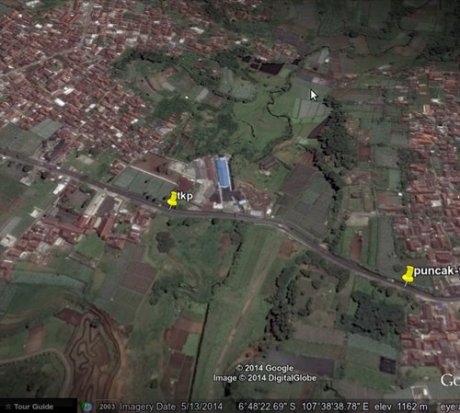 TKP kecelakaan maut Siswi SMK naik Beat VS Innova di lembang bandung 2