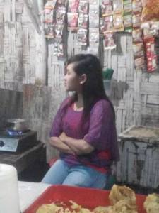 Tukang Gorengan Cantik gegerkan Netizen&nbsp;2