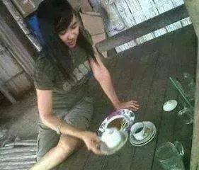 Tukang Gorengan Cantik gegerkan Netizen&nbsp;3