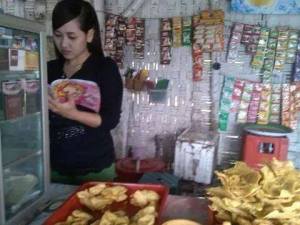 Tukang Gorengan Cantik gegerkan Netizen&nbsp;4