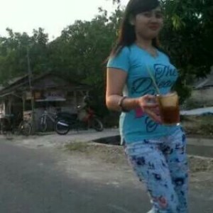 Tukang Gorengan Cantik gegerkan Netizen&nbsp;7