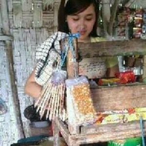 Tukang Gorengan Cantik gegerkan Netizen&nbsp;8