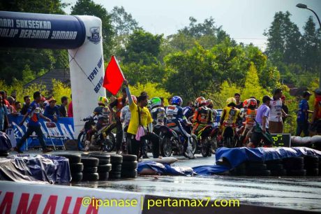 Yamaha Cup Race 2014 diguyur Hujan banyak kecelakaan_-4