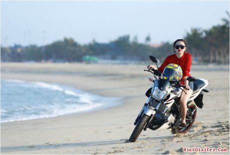 Yamaha New FZ150i with Vietnam Girls 2