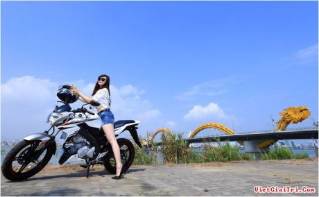 Yamaha New FZ150i with Vietnam Girls 3
